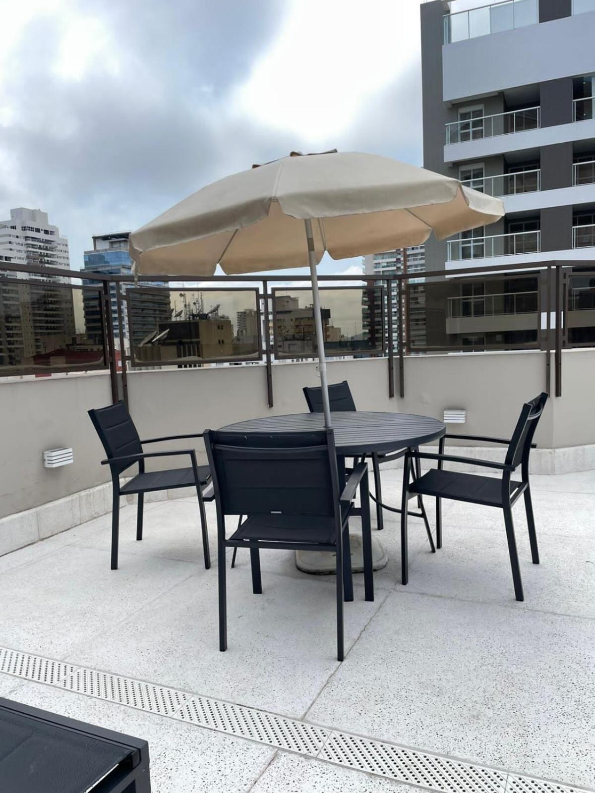 Flat No Hotel Cosmopolitan Com Estacionamento Gratis E Piscina Santos  Bagian luar foto